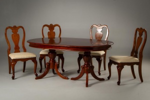 картинка Старинный комплект для столовой из красного дерева, стол и 4 стула салоне старинных вещей "Шебби" являющийся официальным дистрибьютором в России и Беларуси