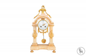 картинка Антикварные каминные часы салоне старинных вещей "Шебби" являющийся официальным дистрибьютором в России и Беларуси