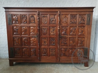 Антикварный дубовый шкаф в готическом стиле код. BE4097670