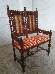 Антикварная скамья с точеными деталями и резьбой в виде растительного орнамента код. BE107501