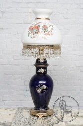 Старинная настольная лампа со стеклянным расписным абажуром код. BE4097732