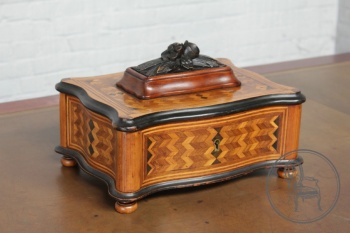 Антикварная шкатулка из красного дерева с маркетри код. BE107366
