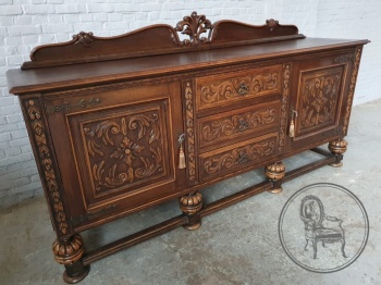 Антикварный комод на высоких резных опорах код. BE4097337