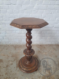 Антикварный ореховый столик-подставка в стиле Тюдор код. BE3259329