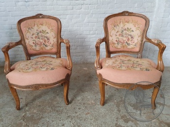 Антикварные ореховые кресла (пара) код. BE4097386