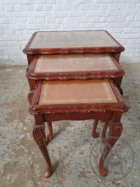 Набор старинный столиков с изящной резьбой в стиле Королевы Анны код. BE4109134