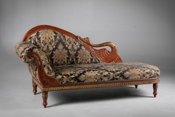 Старинный диван из красного дерева с каркасом в виде лебедя код.&nbsp;RM4165637