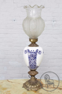 картинка Старинная настольная лампа салоне старинных вещей "Шебби" являющийся официальным дистрибьютором в России и Беларуси