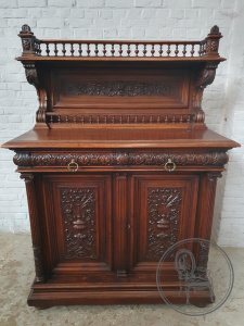 картинка Антикварный комод-поставец из ореха с полочкой в верхней части салоне старинных вещей "Шебби" являющийся официальным дистрибьютором в России и Беларуси