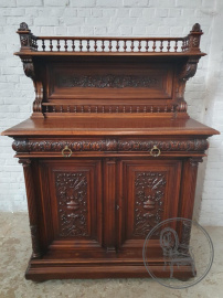Антикварный комод-поставец из ореха с полочкой в верхней части код. BE3259344