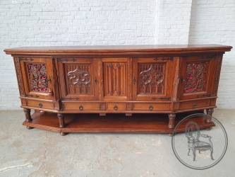 Старинный дубовый комод в готическом стиле код. BE4165253