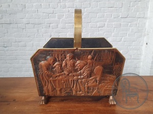 картинка Антикварная подставка для журналов и газет салоне старинных вещей "Шебби" являющийся официальным дистрибьютором в России и Беларуси