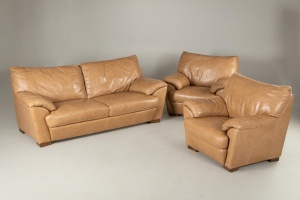 картинка Старинный итальянский комплект кожаной мебели салоне старинных вещей "Шебби" являющийся официальным дистрибьютором в России и Беларуси