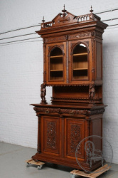 Антикварный буфет из дуба с маскаронами и опорами в виде гротескных фигур код. BE107539