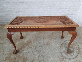 Антикварный дубовый кофейный столик с отделкой из ротанга код. BE3259471