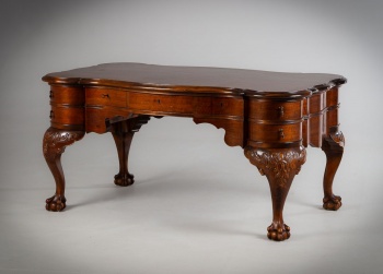 Антикварный английский письменный стол из красного дерева код. RM4153333