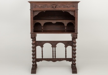 Антикварный поставец с ажурной резьбой код. RM4099739