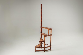 Антикварная библиотечная лестница с кожаными ступеньками код. RM4101637