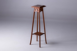 картинка Антикварная ореховая подставка с мраморной столешницей салоне старинных вещей "Шебби" являющийся официальным дистрибьютором в России и Беларуси