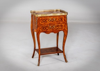 Антикварный комод с ажурным латунным бортиком (галереей) код. RM4165971