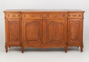 картинка Старинный комод салоне старинных вещей "Шебби" являющийся официальным дистрибьютором в России и Беларуси