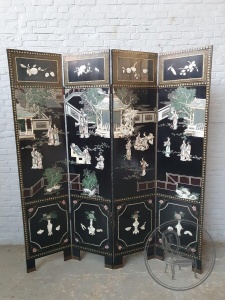 картинка Антикварная инкрустированная китайская ширма салоне старинных вещей "Шебби" являющийся официальным дистрибьютором в России и Беларуси