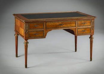 Антикварный письменный стол из красного дерева с бронзовыми элементами код. RM4165275