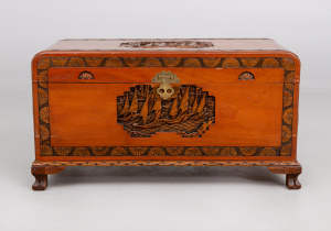 картинка Cтаринный сундук салоне старинных вещей "Шебби" являющийся официальным дистрибьютором в России и Беларуси