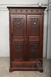 Антикварный дубовый шкаф в готическом стиле с двумя дверями код. BE4097767