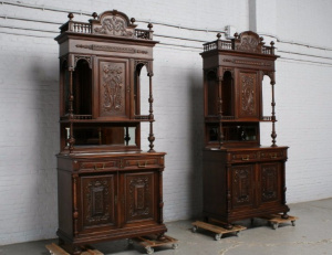 картинка Антикварные буфеты (2 шт.) салоне старинных вещей "Шебби" являющийся официальным дистрибьютором в России и Беларуси