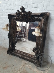 Старинное зеркало в резной раме со светильниками код. BE4143115
