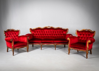 Старинный мебельный гарнитур в стиле рококо из трехместного дивана и двух кресел код. RM4165869