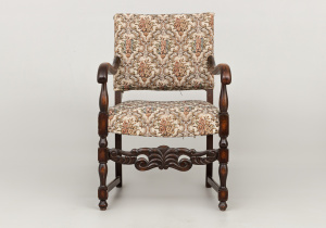 картинка Старинное кресло салоне старинных вещей "Шебби" являющийся официальным дистрибьютором в России и Беларуси