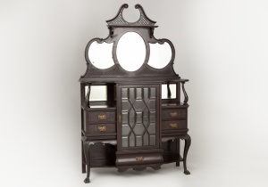 картинка Антикварный комод с зеркалом в стиле модерн салоне старинных вещей "Шебби" являющийся официальным дистрибьютором в России и Беларуси