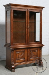 Старинная дубовая витрина с объемной резьбой код. BE4097376