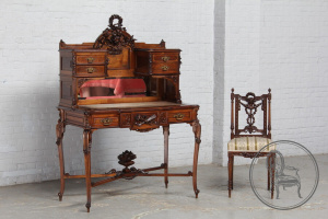 картинка Антикварный комплект для рабочей комнаты, письменный стол со стулом салоне старинных вещей "Шебби" являющийся официальным дистрибьютором в России и Беларуси
