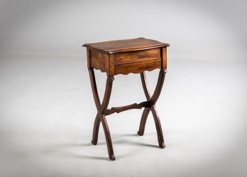 Антикварный ореховый швейный столик код. RM4165917