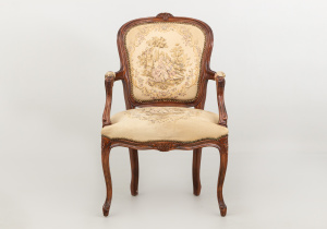 картинка Старинное кресло салоне старинных вещей "Шебби" являющийся официальным дистрибьютором в России и Беларуси