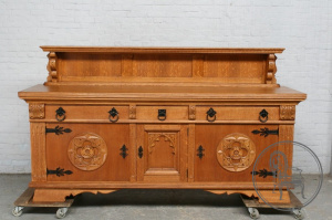 картинка Антикварный комод салоне старинных вещей "Шебби" являющийся официальным дистрибьютором в России и Беларуси