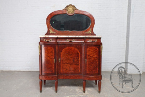 картинка Антикварный комод с зеркалом и бронзовыми накладками салоне старинных вещей "Шебби" являющийся официальным дистрибьютором в России и Беларуси