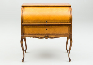 картинка Cтаринный секретер салоне старинных вещей "Шебби" являющийся официальным дистрибьютором в России и Беларуси