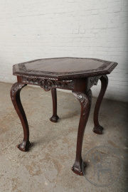 Антикварный столик в стиле чиппендейл с резной столешницей код. BE107154
