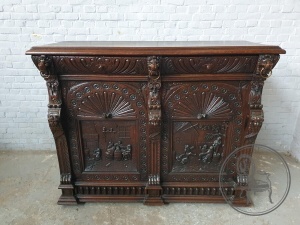 картинка Антикварный резной комод с сюжетными сценками в стиле Брейгель салоне старинных вещей "Шебби" являющийся официальным дистрибьютором в России и Беларуси