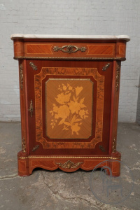 картинка Старинная тумба с мраморной столешницей салоне старинных вещей "Шебби" являющийся официальным дистрибьютором в России и Беларуси