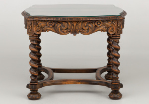 картинка Cтаринный столик салоне старинных вещей "Шебби" являющийся официальным дистрибьютором в России и Беларуси