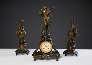 картинка Антикварный каминный гарнитур, часы и пара ваз, выполнена знаменитым мастером Огюстом Моро (Auguste Moreau) салоне старинных вещей "Шебби" являющийся официальным дистрибьютором в России и Беларуси