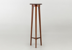 картинка Старинная подставка салоне старинных вещей "Шебби" являющийся официальным дистрибьютором в России и Беларуси