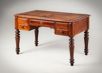 Антикварный французский письменный стол из красного дерева код. RM4156062