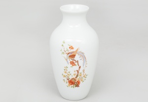 картинка Старинная фарфоровая ваза AK Kaiser салоне старинных вещей "Шебби" являющийся официальным дистрибьютором в России и Беларуси