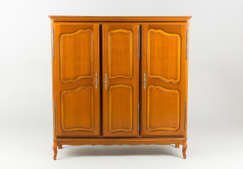 Старинный шкаф код. RM16472